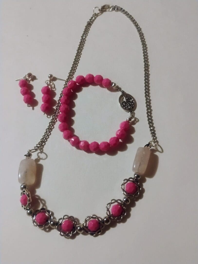 Pink rose twisted bead frame necklace - Image 2